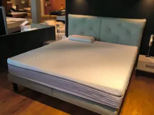 Boxspringbett Nimbu 180x200 cm Kunstleder hellblau Polsterbett