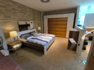 Schlafzimmer Nussbaum Bett 180x200 cm, Kommode, Schrank